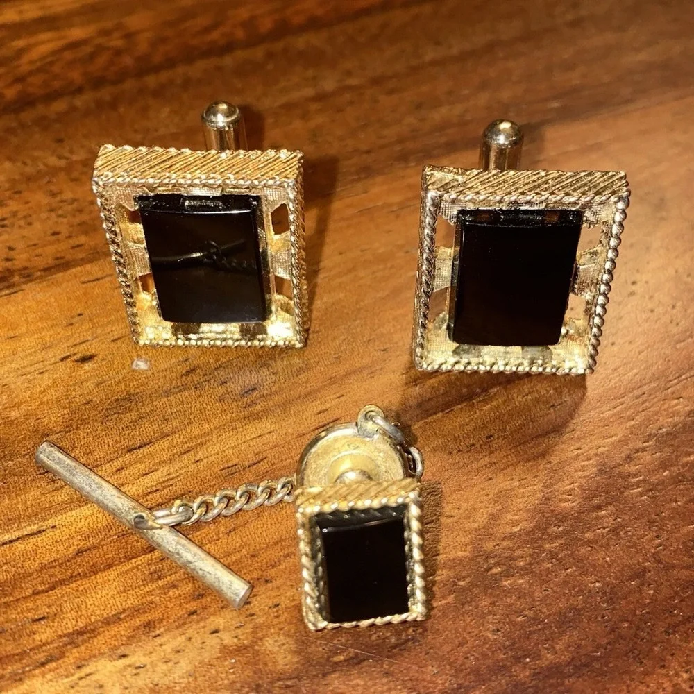 Cufflinks Gold tone black Center Very Nice Classic Men's Jewelry
